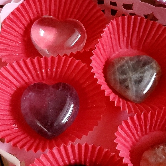 Crystal Hearts 6 Assorted Beautiful Crystal Gemstones - Picture 6 of 16